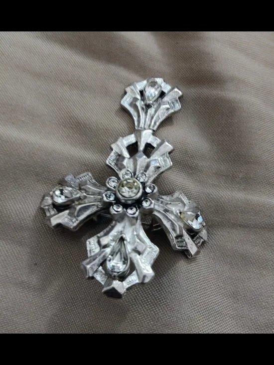 Ornate Silver Cross brooch with Clear Crystals - Picture 3 of 5